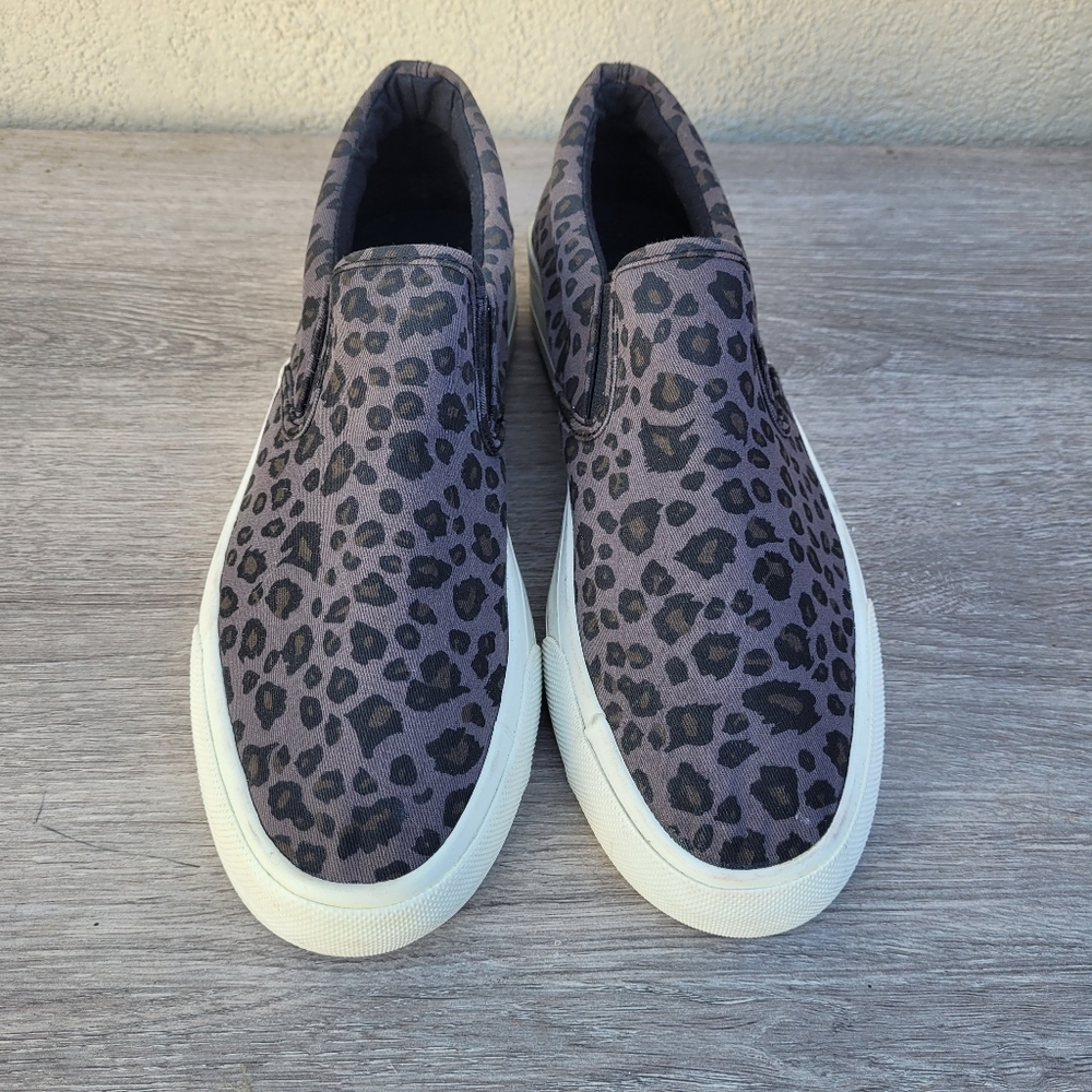 Restricted Women's Pull On Shoes Size 10